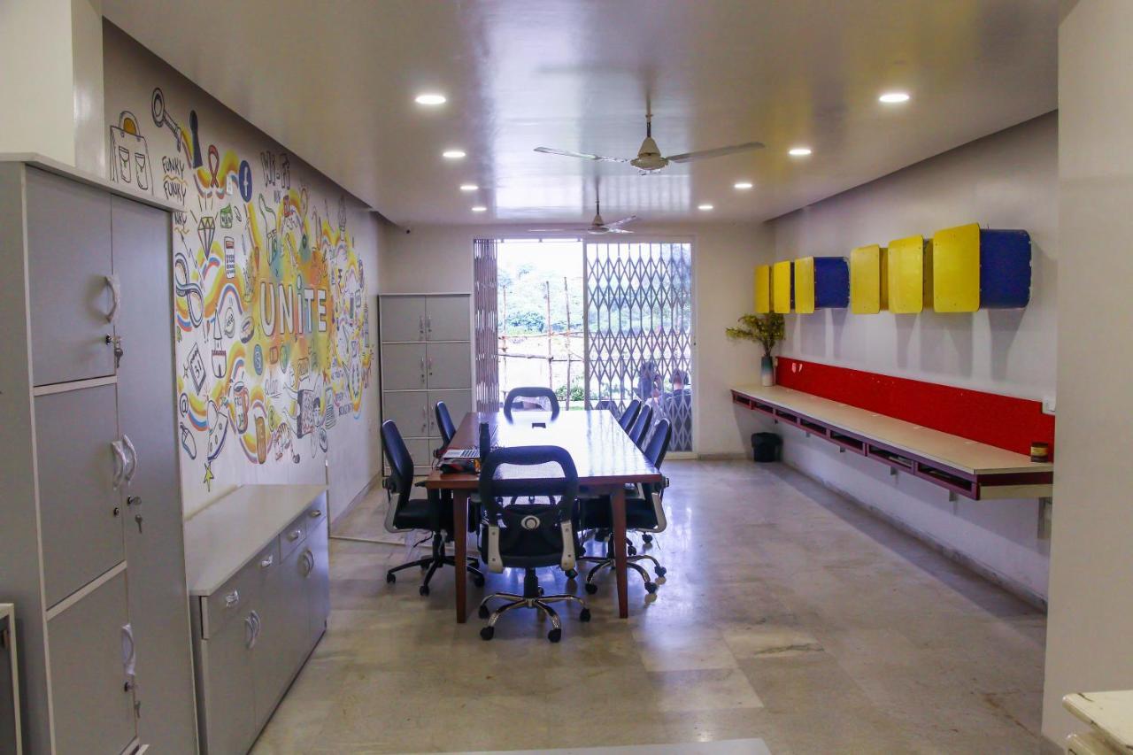 Urban Nomads Pune Riverside Colive Cowork Ostello Esterno foto